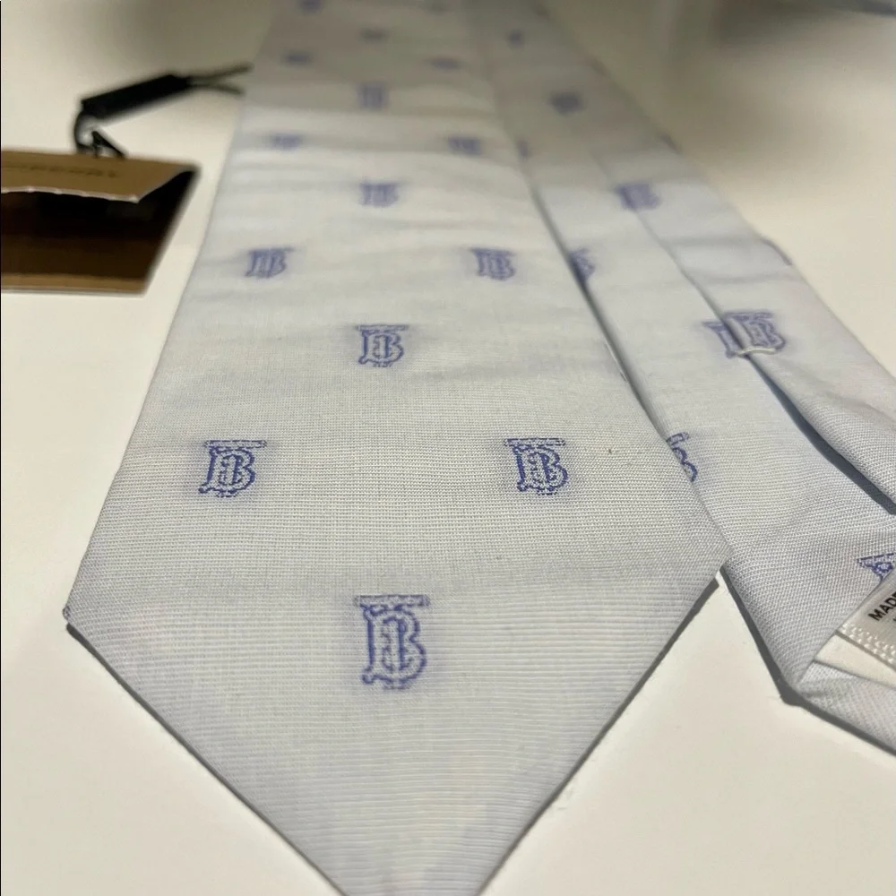 🔥🆕💯ICONIC SEERSUCKER BURBERRY MONOGRAM LIMITED PASTEL BLUE TB MOTIF TIE🔥 - Picture 8 of 12